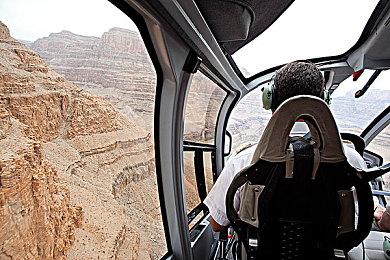 Switch《十三机兵防卫圈》体验版发布 存档可继承至正式版